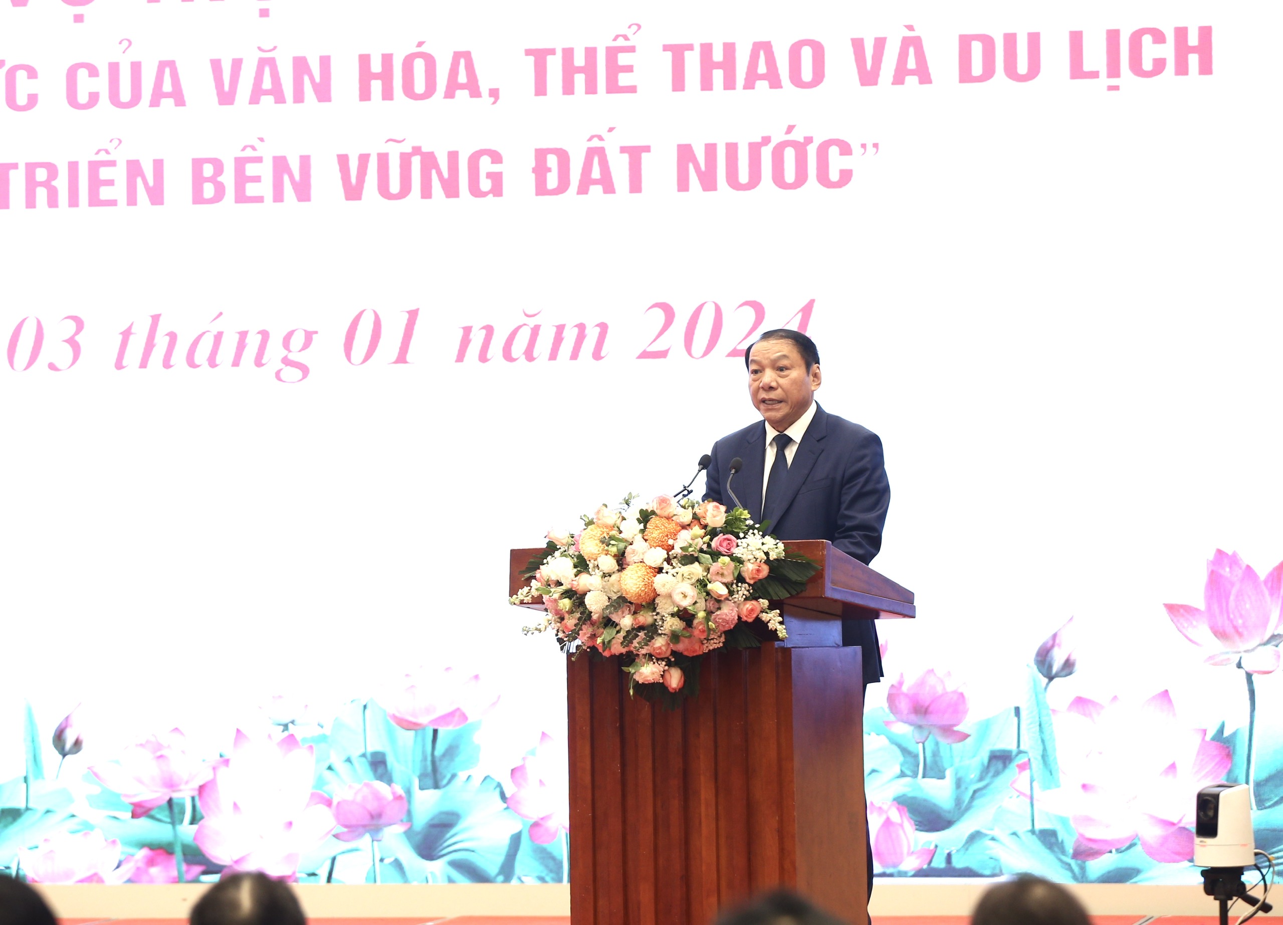 Bộ trưởng Bộ Văn hóa, Thể thao và Du lịch Nguyễn Văn Hùng phát biểu tại Hội nghị
